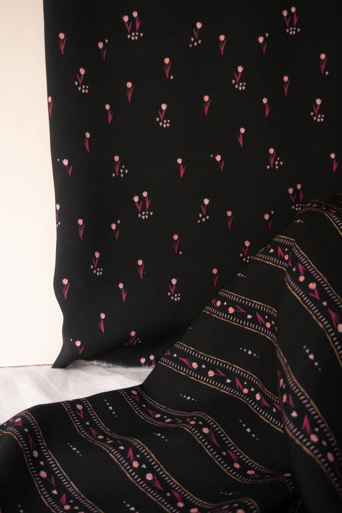 Viscose BLOOM EVERY DAY NOIR - LISE TAILOR- par 10 cm