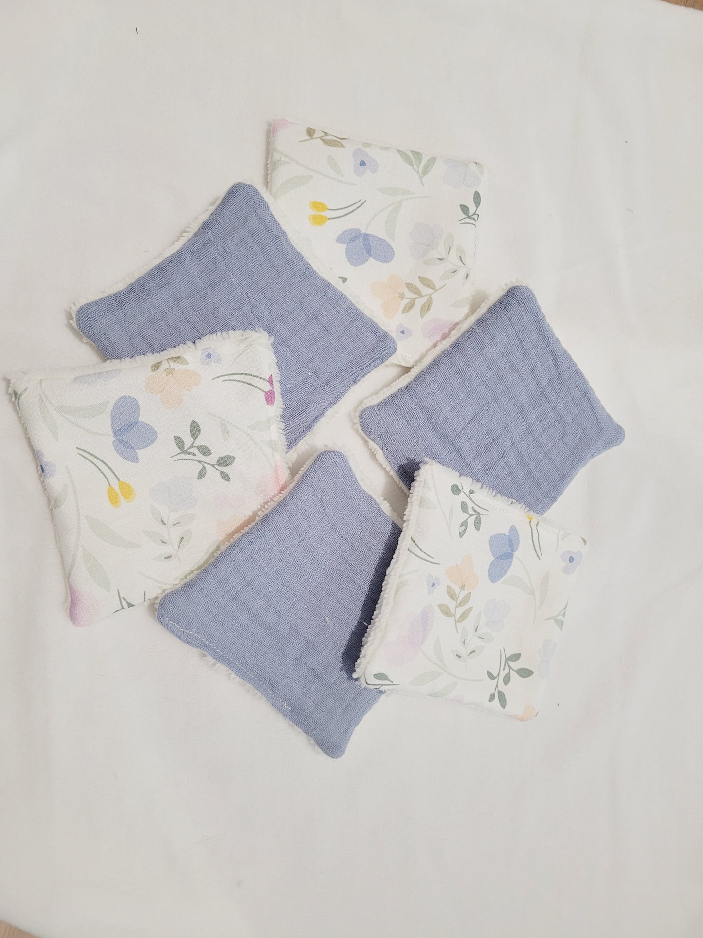 Lot de 7 lingettes et son panier - Bleu et fleurs aquarelle